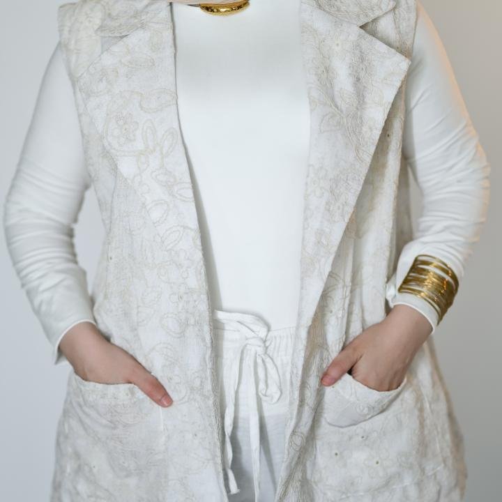 Ecru vest